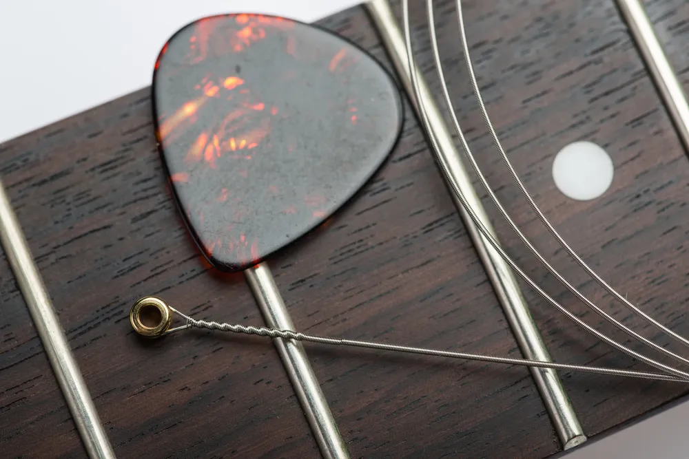 You are currently viewing Ukulele Pick Vs Guitar Pick : Which is Best for Strumming in 2024?